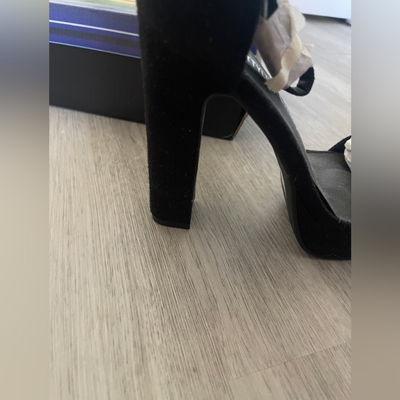 Preety Little Thing Black Block Heels - Picture 3 of 4